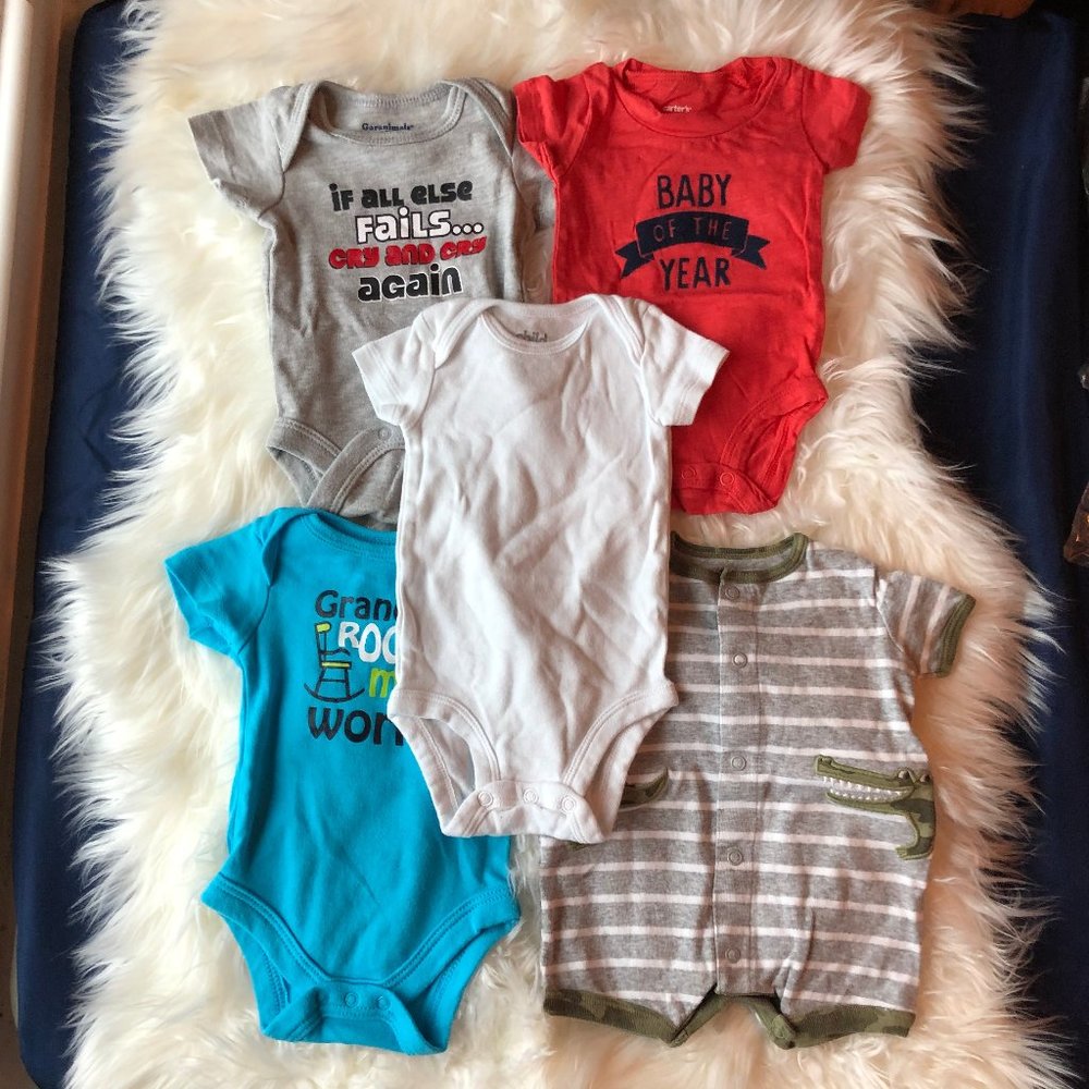 🤯🤯🤯Bundle of 5 baby one pieces newborn